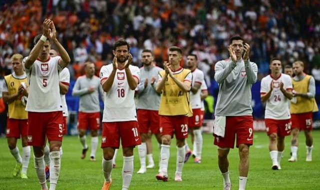 足球直播在线观看无插件-xG跟荷兰打了个平，无莱万波兰迈出昂首出局第一步