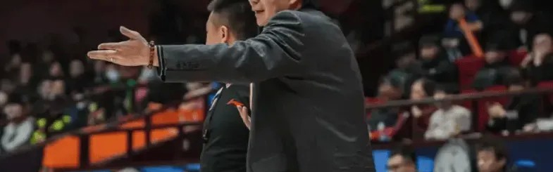 足球直播免费视频直播-邱彪：感觉小外援在梦游，大家第一节投都没投出去全失误了