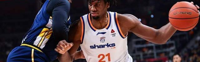 足球在线直播-两战狂砍40分31板！超级内线将争冠热门打回原形，卢伟收获杀手锏