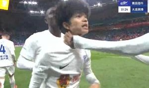 大连英博客场领先！吕焯毅禁区外远射打破僵局